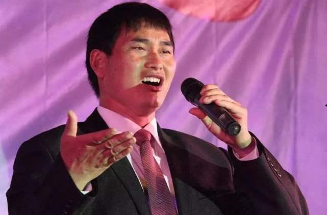 娱乐吃瓜群众朱之文,从农民歌手到娱乐焦点，揭秘他的吃瓜人生