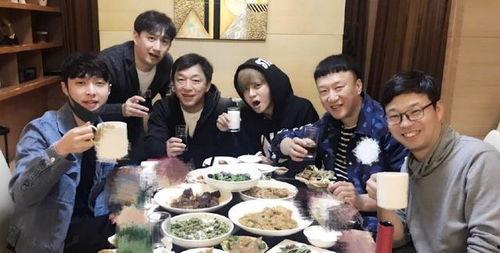 娱乐吃瓜一起看,吃瓜群众一起围观幕后故事