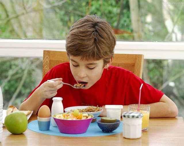 娱乐吃瓜酱喊着要吃饭,揭秘明星们的美食日常