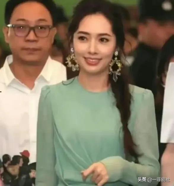 明星吃娱乐圈大瓜,明星大瓜连连爆，揭秘幕后真相