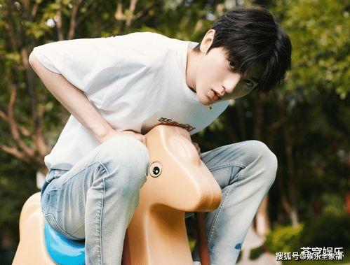 蔡徐坤娱乐吃瓜图片